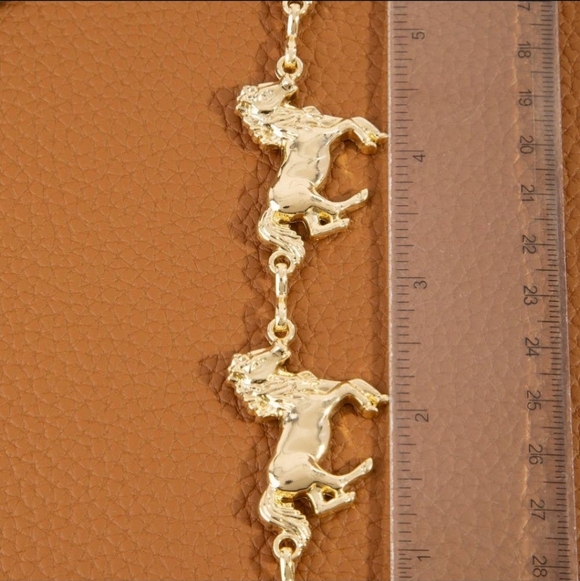 NWT Sliver Western Multi Horse Chain Belt